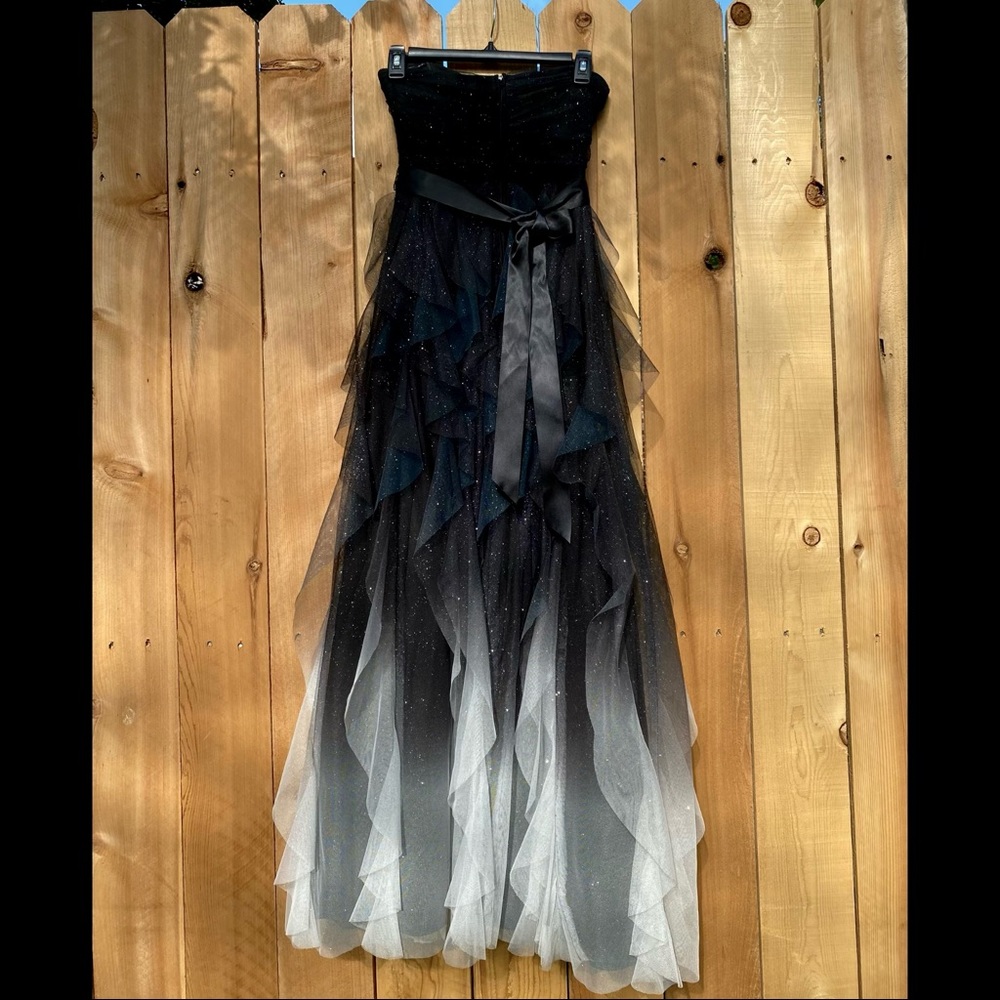BLACK & WHITE OMBRÉ SPARKLY PROM DRESS - Picture 4 of 7
